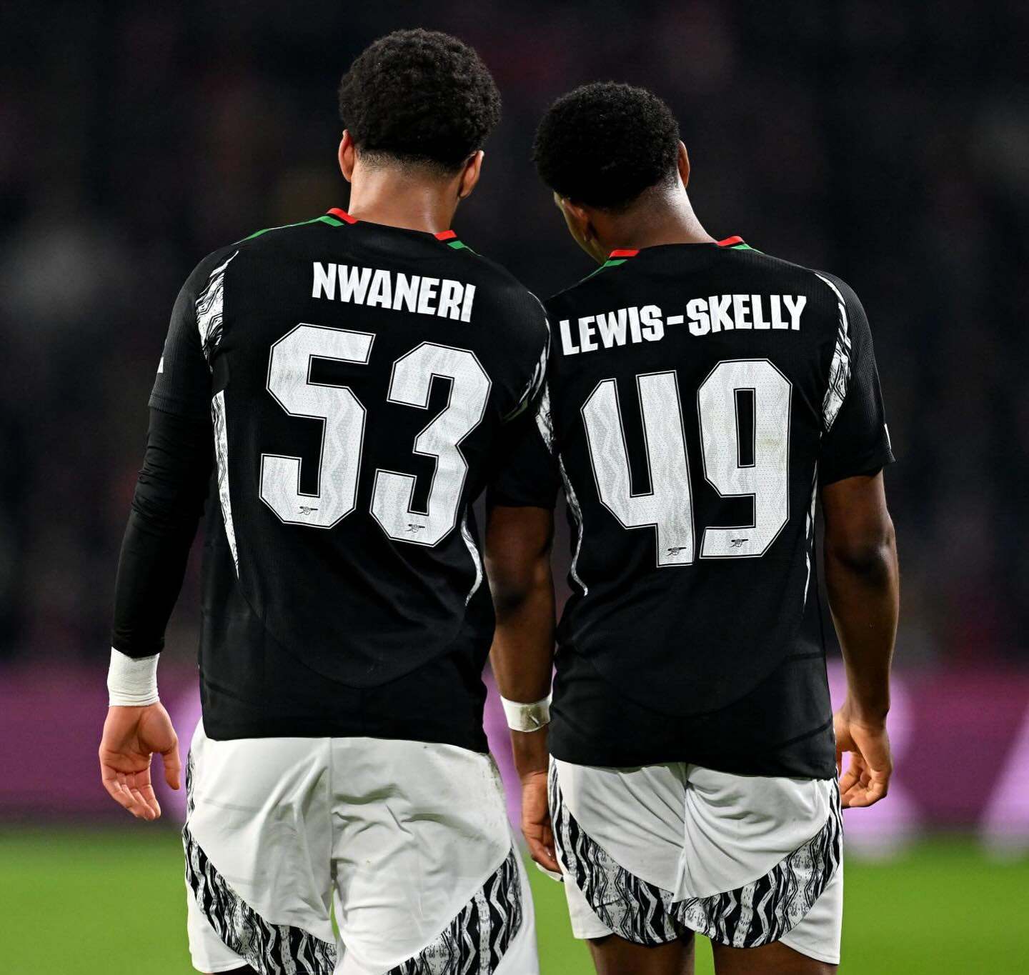 九游体育下载-埃因霍温训练开放日，转会期篮板制胜引欢呼，荷甲在即，赛程密集仍需轮换(荷甲埃因霍温vs福图纳)